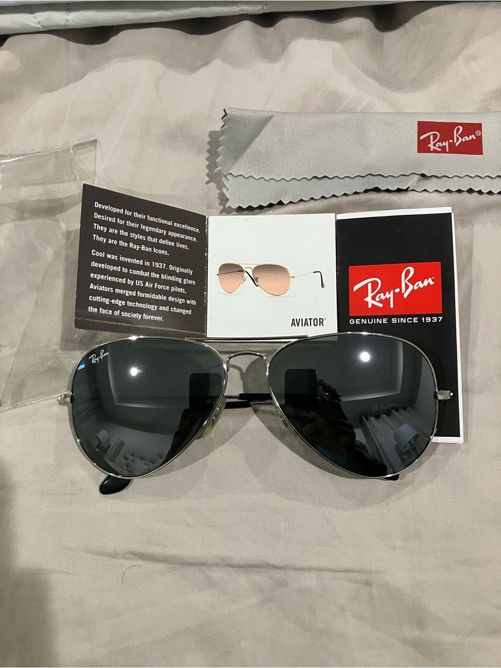 Authentic large Ray-Ban Men's Silver Aviator Sunglasses - Classic Black Case